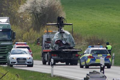 Talheim: Toedlicher Verkehsunfall auf der B523 - Zwei LKW und ein PKW